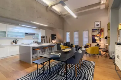 Image de Playful Nyc Style Loft, Two Min Walk from Long Street