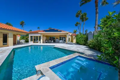 Image de Escape to our Noord villa – a Paradise heaven