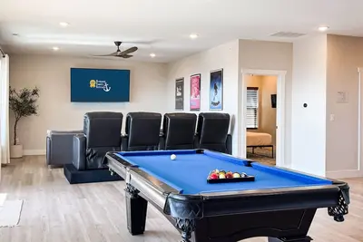 Image de By Sdc, Indoor Pool, Hot Tub, Incredible Lake View, Pool Table