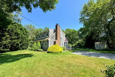 Image de Btull- New Listing! Minutes To Beach, Shopping & Dog Friendly!