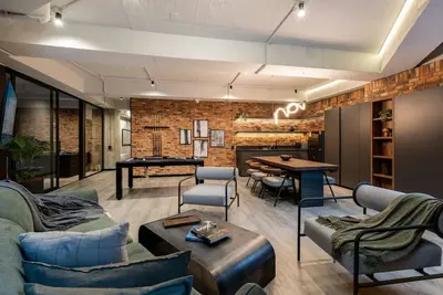 Image de Luxury 3br Apt with private Jacuzzi and Pool table