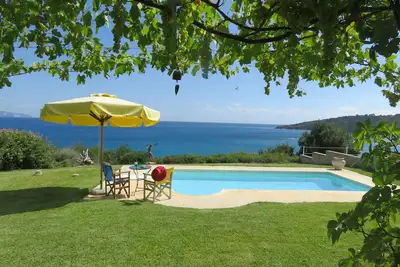 Image de Villa Agriokalamo, vue mer avec piscine avec accès privé à la mer