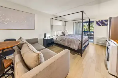 Image de Beautiful new studio on the water