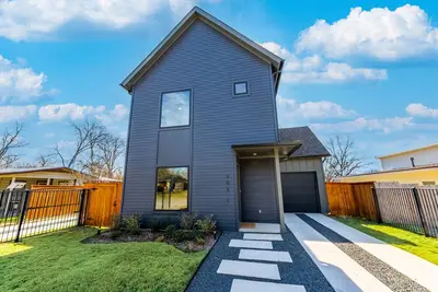 Image de New Home in Austin Midtown---close to everything!