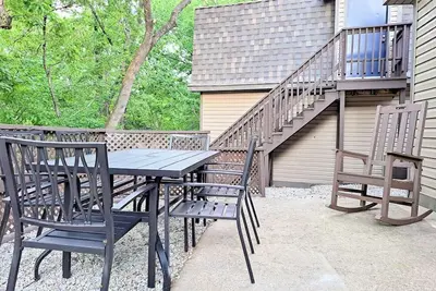 Image de Family getaway nestled in the trees! Close to Sdc