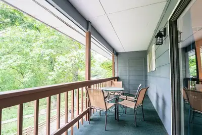 Image de Tribesman Resort #11 - Renovated Condo, Minutes to Silver Dollar, Great Location