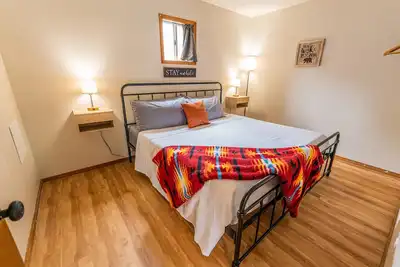 Image de Tribesman Resort #22 - Renovated Cabin, Minutes to Silver Dollar, Great Location