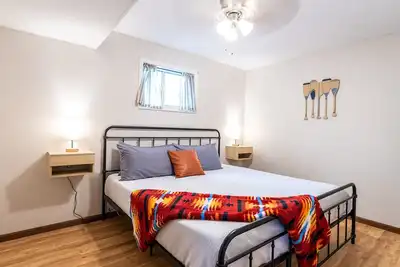 Image de Tribesman Resort #3 - Renovated Cabin, Minutes to Silver Dollar, Great Location!