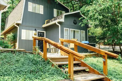 Image de Tribesman Resort #6 - Renovated Cabin, Minutes to Silver Dollar, Great Location!