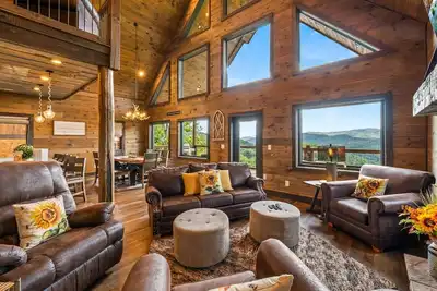 Image de Scenic Mountain View Cabin w/GameRoom-Pool-Hot Tub