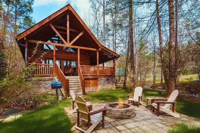 Image de Creekside Cabin w/ Indoor Pool-Game Room & Hot Tub