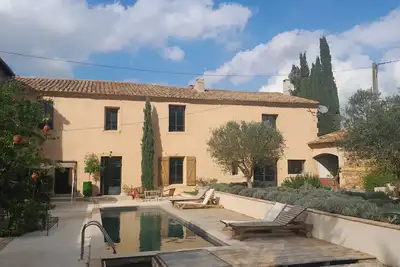 Image de mas ancien en pleine nature