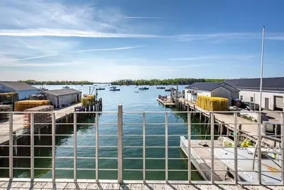 Image de Sloop Days at Naughty Pine, An Oceanfront Retreat