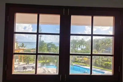 Image de Experience Paradise Mountain-View, Stunning beach front Villa Just 5 step away.