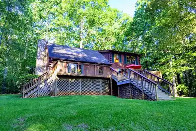 Image de Romantic Lakefront Log Home in Lake Oconee