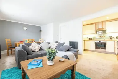 Sandpiper is a centrally located, newly refurbished, split level apartment sleeping 4.