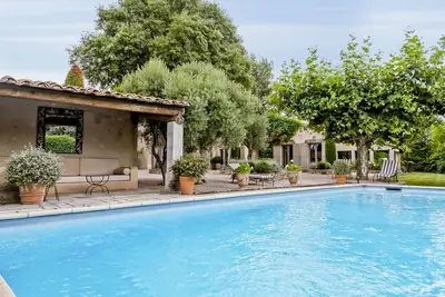 Image de Maison Des Cypres - Quatre Chambres Villa, Couchages 6