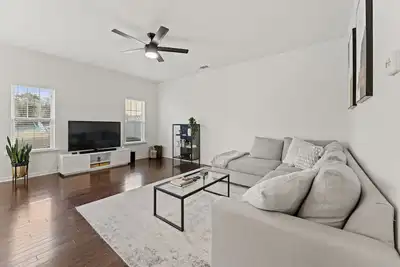 Image de Charming LoSo Townhouse - close to Southend!