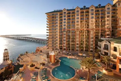 Image de Wyndham Emerald Grande Resort, 3 bedrooms on Destin's white beach. Family Spot!