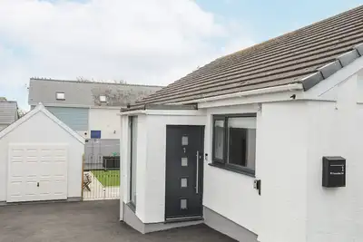 Image de Clydfan, No 1 Trearddur Road, pet friendly in Trearddur Bay