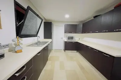 Image de Appartement cosy et calme avec 2 chambres, jardin et piscine
