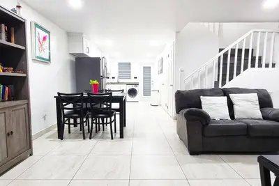 Image de Modern 3 Bedroom Villa in Jolly Harbour with 3 Full Bathrooms, 4 Beds.
