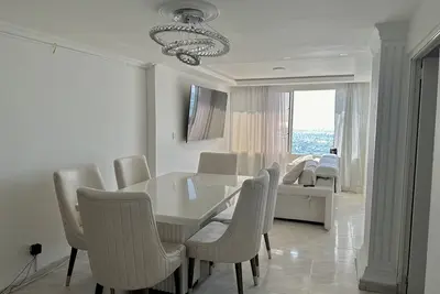 Image de Luxury apartment in front of the beach