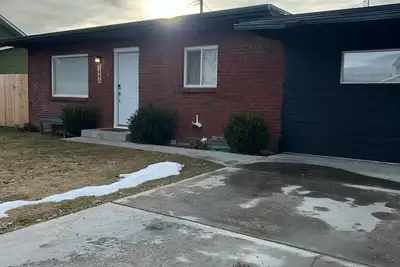 Image de Midcentury Bungalow located where Boise meets Meridian.