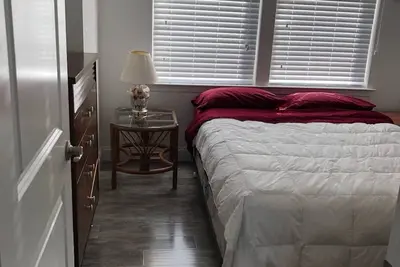 Image de Family-Friendly Beach Cottage, sleeps 10!