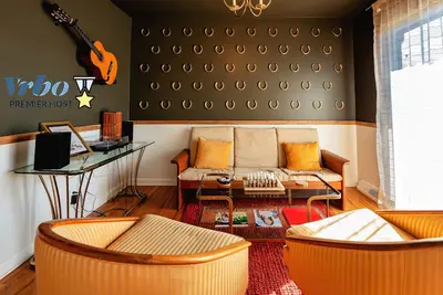 Image de Near Kysp & Fasig-Tipton\nThe Kingston! ! \nEquestrian & Bourbon Central