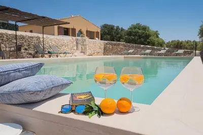 Image de Maison de campagne 'Amazing In Mallorca with Pool' avec vue sur la montagne, Wi-Fi et climatisation