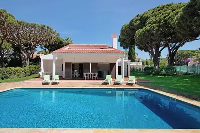 Image de Villa 'Lynn - Quadradinhos' avec piscine privée, terrasse privée et Wi-Fi