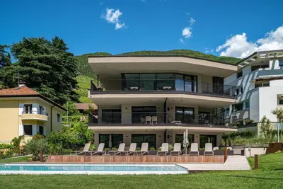 Image de Appartement \"Erbacher - Gabi's Edel Suite\" avec vue sur la montagne, piscine partagée et Wi-Fi
