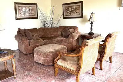 Image de Beautifully remodeled 2bdrm and 1ba duplex in a family oriented neighborhood. \n