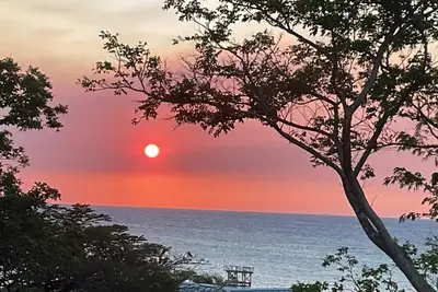 Image de Elegant Guest house walking distance to beach, pool, snorkeling, kayak and more.
