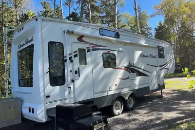 Image de Hummingbird - Camper at Sunset Bay