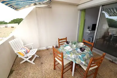 Image de Studio cabine terrasse piscine parking lave-linge