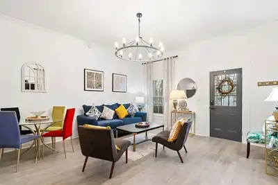 Image de Mel-C's Cozy Cottage \nComfy Retreat in the Heart of \nDowntown Monroe Georgia