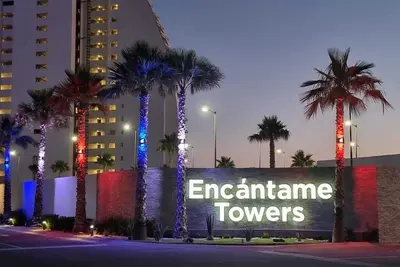 Image de Viento 203 -Second Floor, LazyRiver Front, Beachfront with Sunset View Brand New