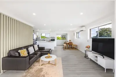 Image de Convenient Comfort: 4br near Malls and Transport!