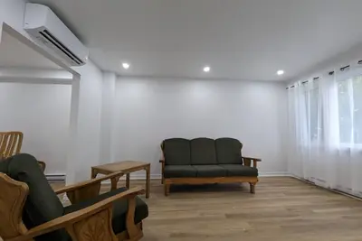 Image de Beautiful recently renovated house semi-detached in Laval.