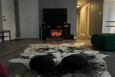 Image de Cozy mountain top newly remodeled home.