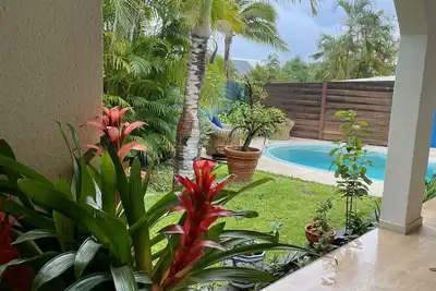 Image de Luxueuse Villa - Jardin - Piscine - Jacuzzi 3mn du lagon Saline les Bains