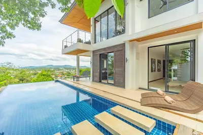 Villa With 5 Bedrooms for 10 Guests Overlooking Bangtao Five Minutes to Beach