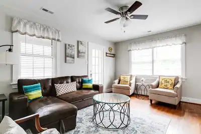 Image de Cozy Retreat in Scott's Addition with Free Parking 4a