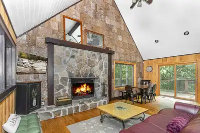 Image de Secluded Mountain Retreat w/ Hot Tub, family friendly. Minutes from town!