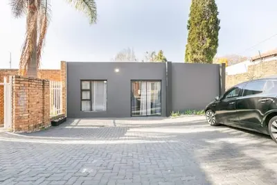 Image de Urban Haven: Cozy Suburban Stay\n