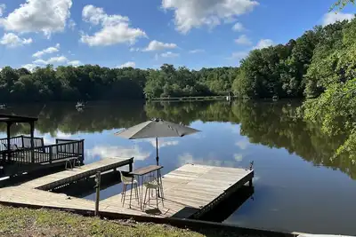 Image de Romantic Lakefront House with Private Dock-Golf Nearby
