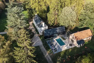 Image de Évasion de Luxe : Château & Piscine près de Chambord