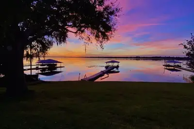 The Sunset Cove Cottage at Magnificent Lake Placid- Newly Renovated